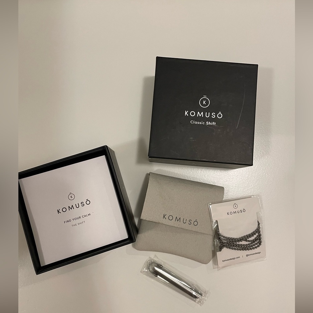 KOMUSO Classic Shift necklace